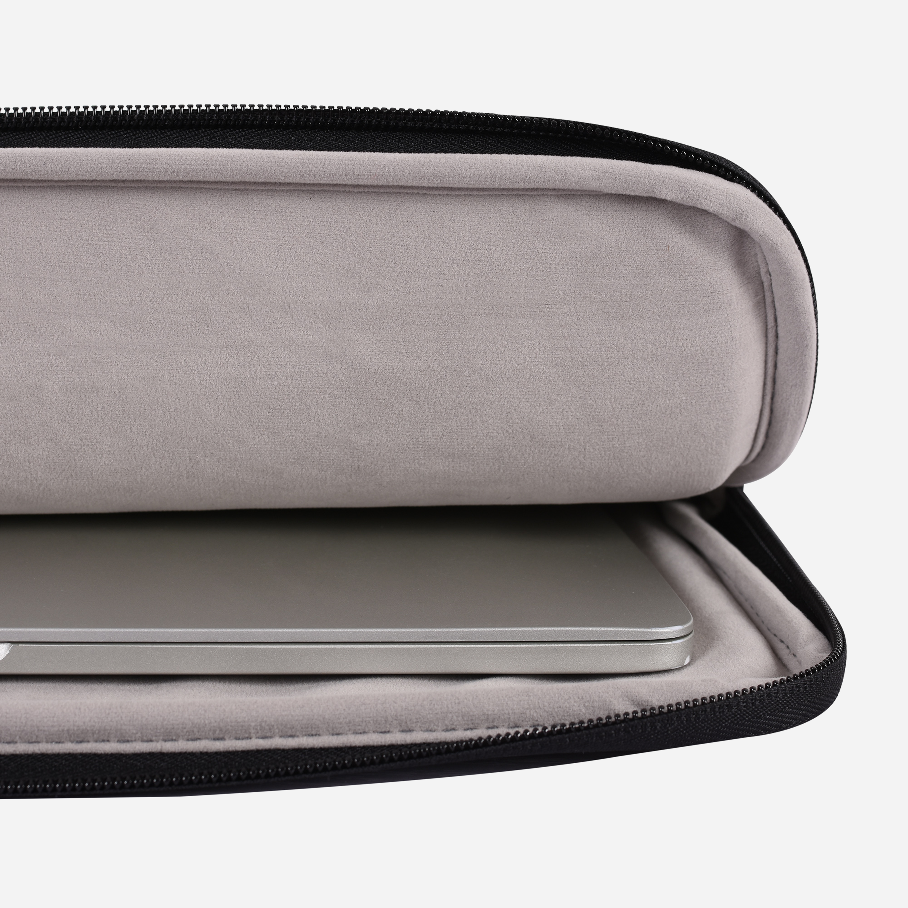 RS-100 (15.6 inches)