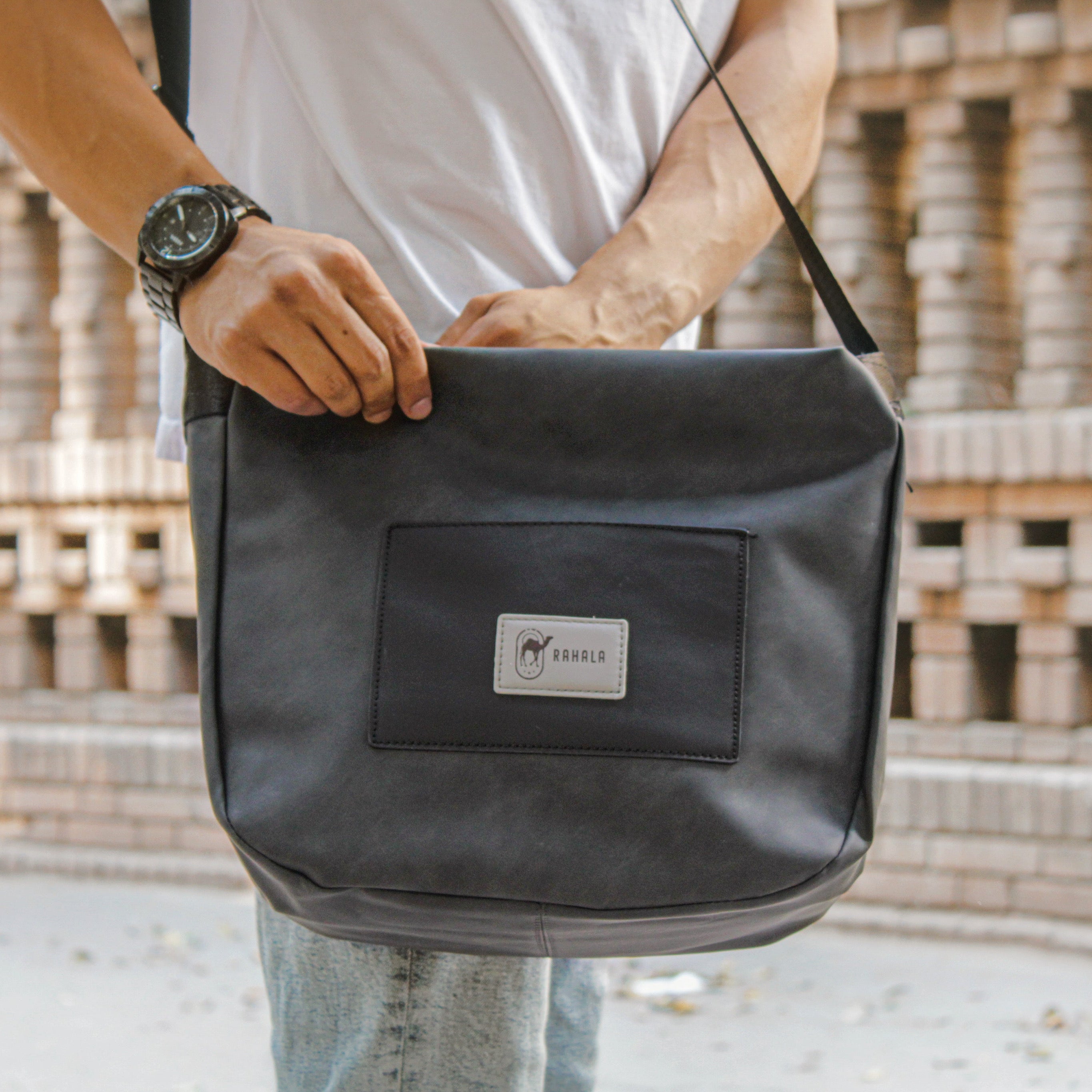 Leather bag YH3562 - شنطة جلد 